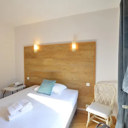 Hotel Logis - Restaurant Du Midi 3*