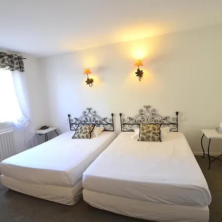 Hotel Logis - Restaurant Du Midi 3*