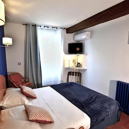 Logis - Restaurant Du Midi Hotel 3*