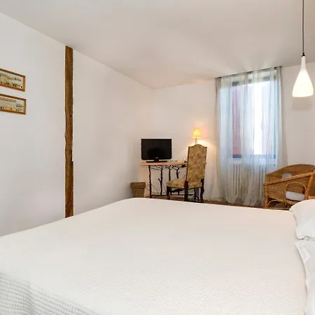 Logis - Restaurant Du Midi Hotel 3*