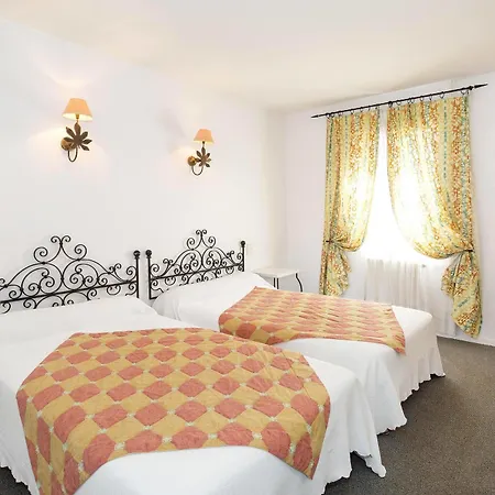 Logis - Restaurant Du Midi Hotel Revel (Haute-Garonne)