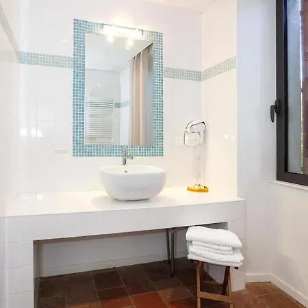 Hotel Logis - Restaurant Du Midi 3*