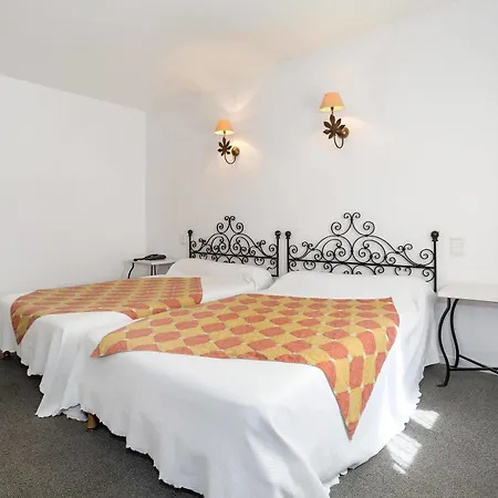 Hotel Logis - Restaurant Du Midi 3*