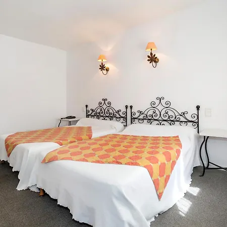 Hotel Logis - Restaurant Du Midi 3*