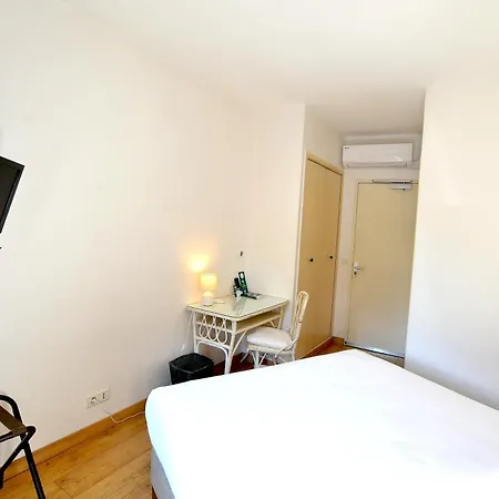 Logis - Restaurant Du Midi Hotel