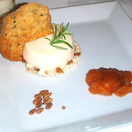 Logis - Restaurant Du Midi Hotell