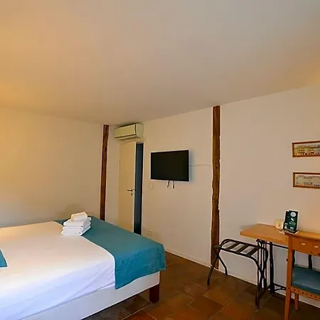 Logis - Restaurant Du Midi 3*