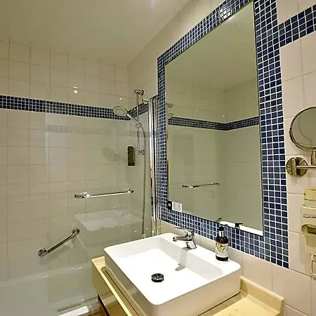 Logis - Restaurant Du Midi Hotel 3*