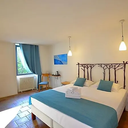 Hotel Logis - Restaurant Du Midi 3*