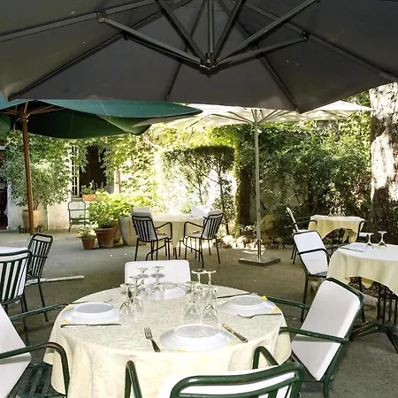 Logis - Restaurant Du Midi Hotell